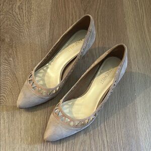 👠 Tan Nine West heels